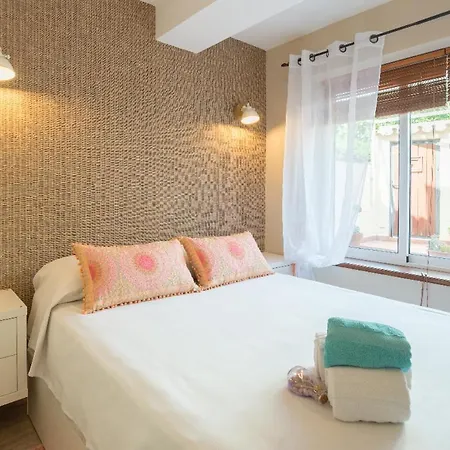 Cozy Loft Near The Апартаменти Торремолінос