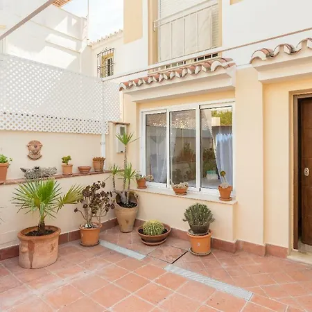 דירה Cozy Loft Near The