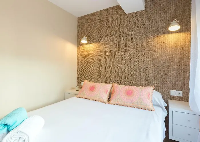 דירה Cozy Loft Near The